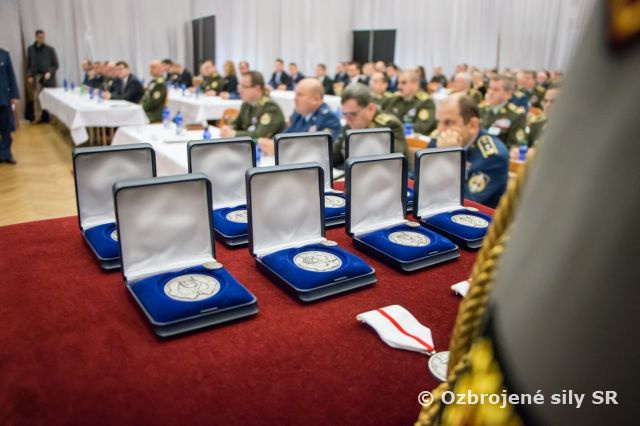 Odznak za bojový kontakt pre príslušníkov 11. mechanizovaného práporu