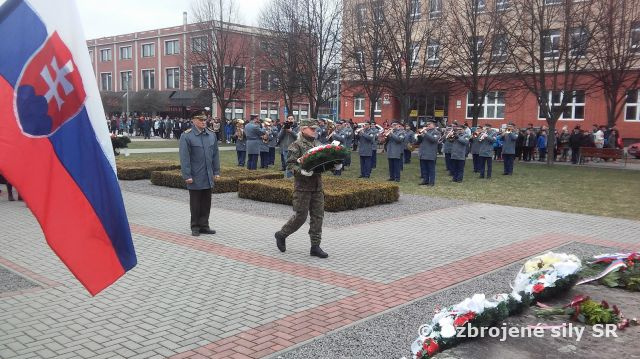 Pamiatka obetiam padlým pri oslobodzovaní miest Partizánske a Topoľčany 