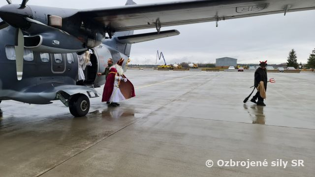 Mikuláš priletel do 46. krídla Kuchyňa