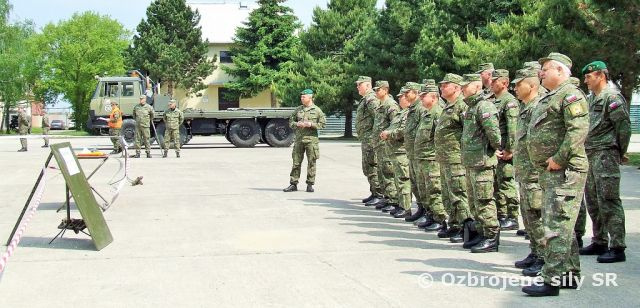 Ženisti v Seredi privítali troch generálov Pozemných síl OS SR