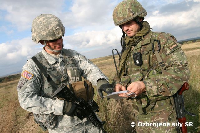 Úspešné zladenie vojakov piatich armád na Lešti