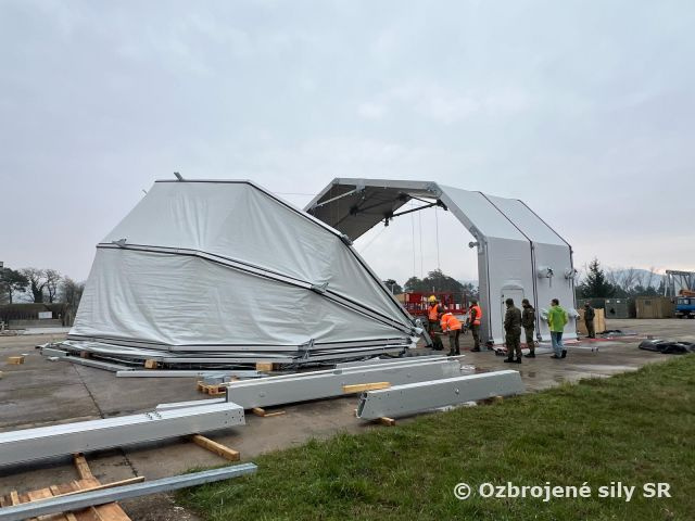 Začali sme s výcvikom špecialistov na výstavbu mobilných hangárov