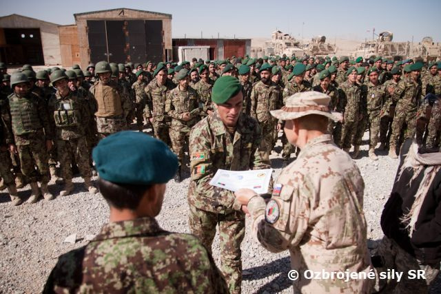 Prví afganskí vojaci absolvovali kurzy organizované jednotkou SFAT