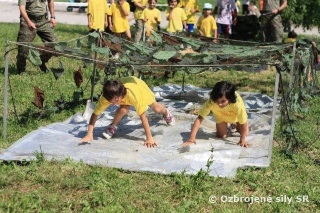Deti z detských domovov športovali v kasárňach