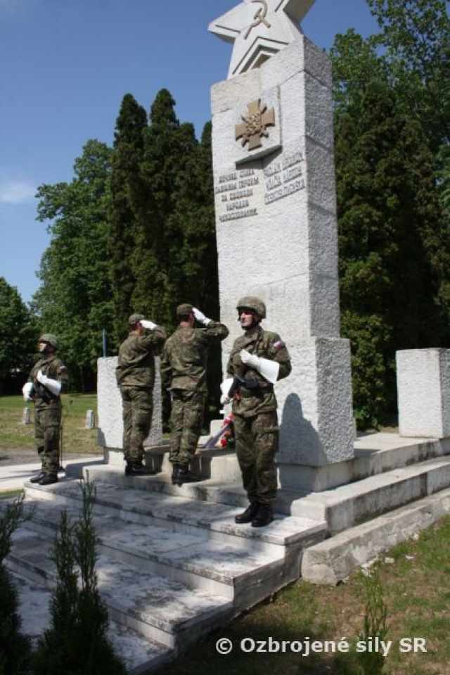 Michalovčania si pripomenuli koniec vojny