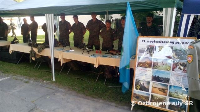 Vojaci z nitrianskeho práporu na oslavách SNP