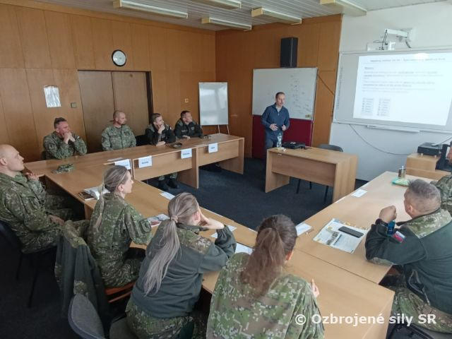 Generálmajor vo výslužbe prednášal na oddelení jazykovej prípravy v Prešove