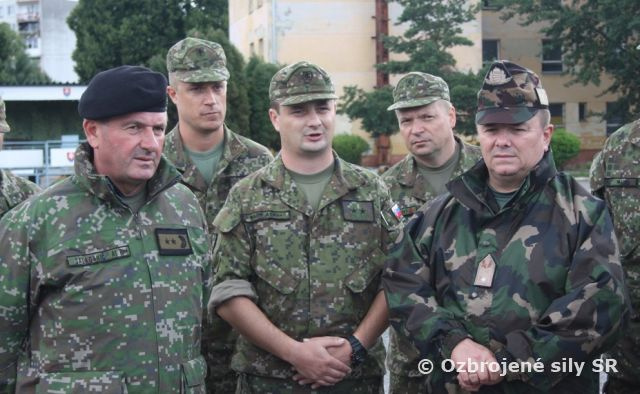 Veliteľ pozemných síl Maďarskej republiky v 22. mechanizovanom prápore