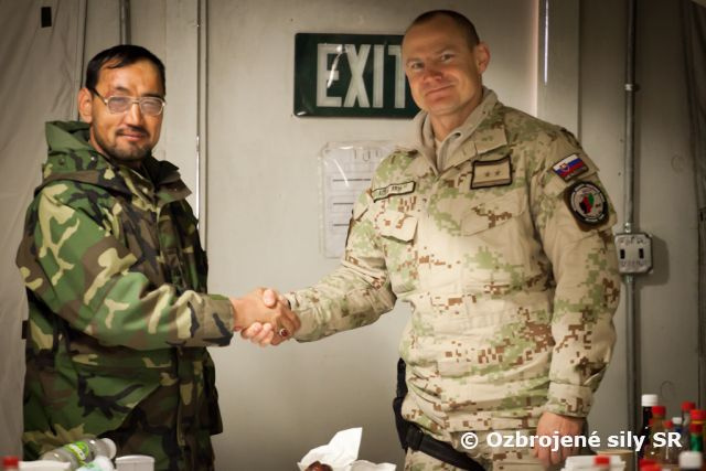 Slovenský poradenský tím pozval Afgánskych kolegov na pracovný obed