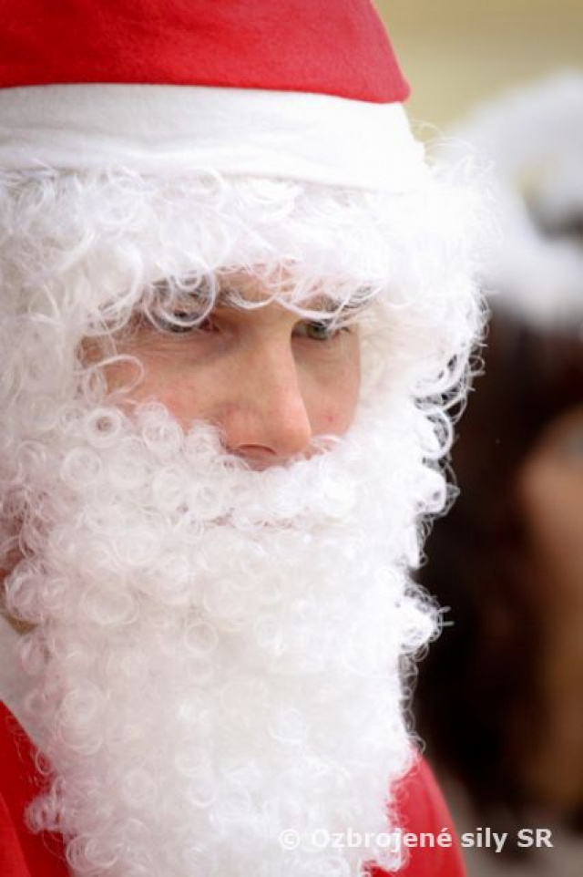 Mikuláš prekvapil detičky vojakov v Nitre