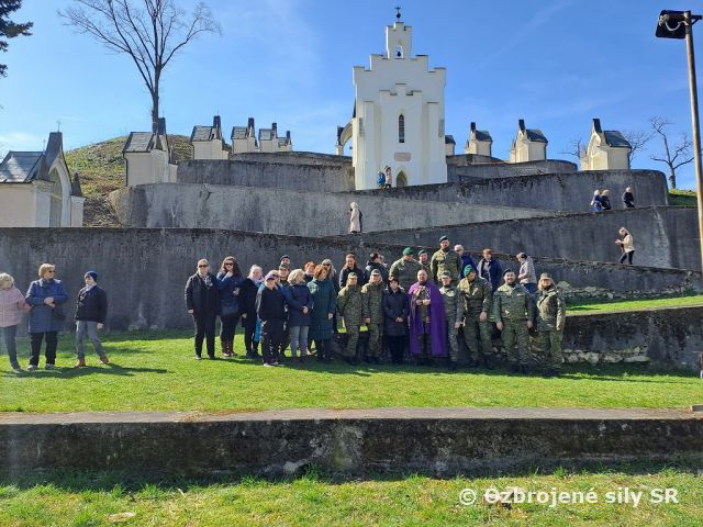 Krížová cesta príslušníkov ozbrojených a záchranných zložiek v Topoľčanoch