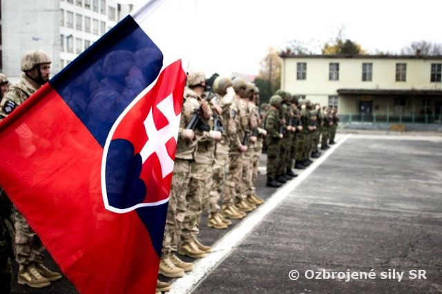 Rozlúčka s jednotkou odchádzajúcou do operácie Predsunutá prítomnosť Lotyšsko 