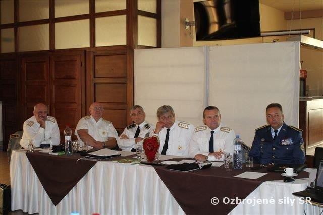 Prezentácia 12.mpr na stretnutí Klubu generálov SR