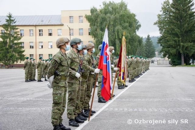 Slávnostný nástup pri príležitosti rozlúčky so zástupcom veliteľa 11. mechanizovaného práporu a spomienky na 25. výročie vzniku práporu
