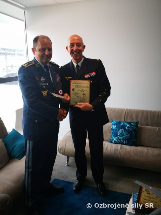 Veliteľ vzdušných síl na medzinárodnej leteckej výstave v Le Bourget