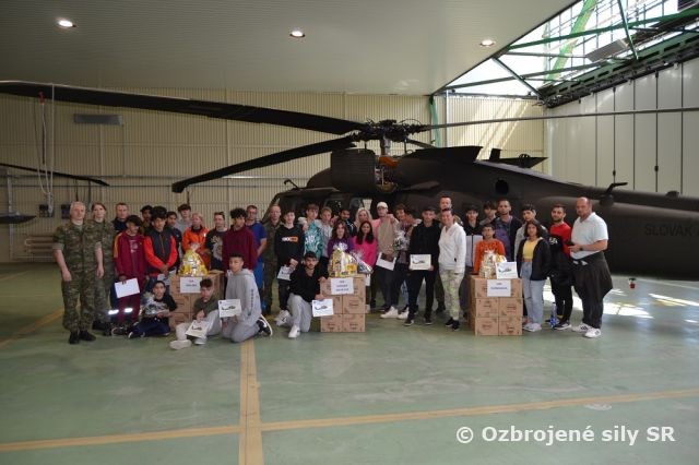 Vojaci a deti z detských domovov