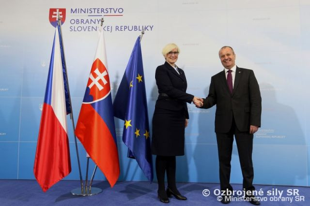 Minister Gajdoš a ministerka Šlechtová podpísali vykonávaciu dohodu k zmluve o vzájomnej ochrane vzdušného priestoru