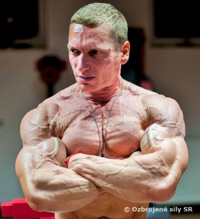 Škadra - majster sveta v tlaku na lavičke