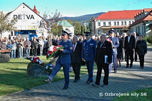 Spomienka na Partizánsku prehliadku SNP v Detve s podporou vojakov