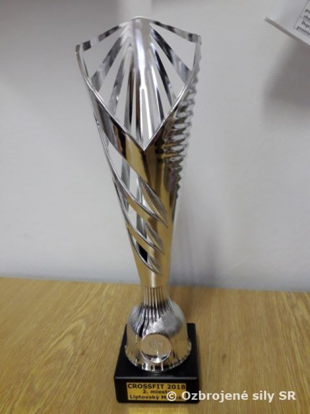 Strieborná dáma crossfitu