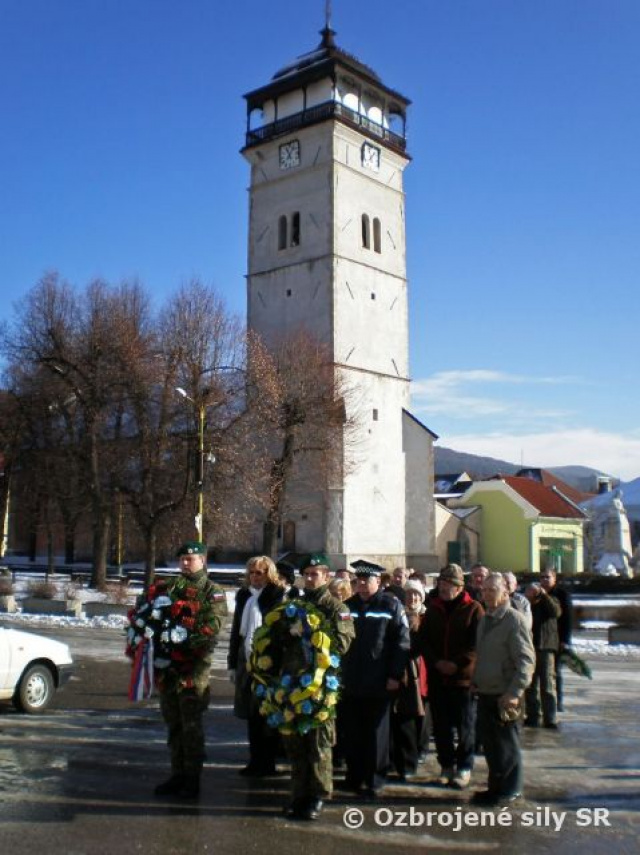 Príslušníci raketometného oddielu si pripomenuli 67. výročie oslobodenia mesta Rožňava