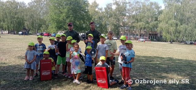 20-prápor logistiky s deťmi