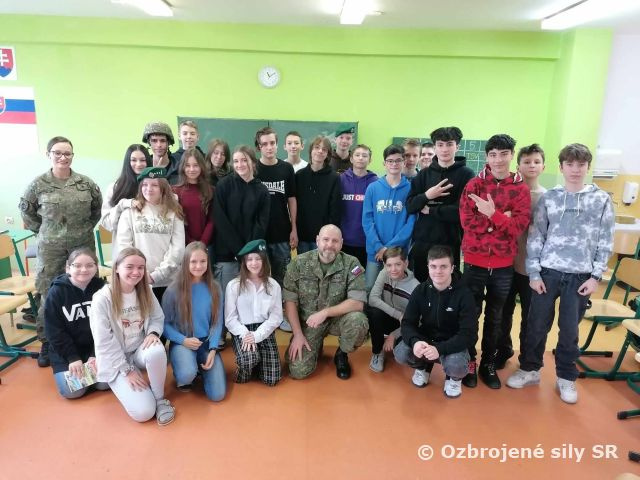 Vojaci v škole