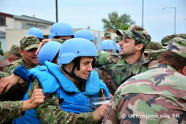 Výcvik budúcich "modrých baretov" naberá na obrátkach