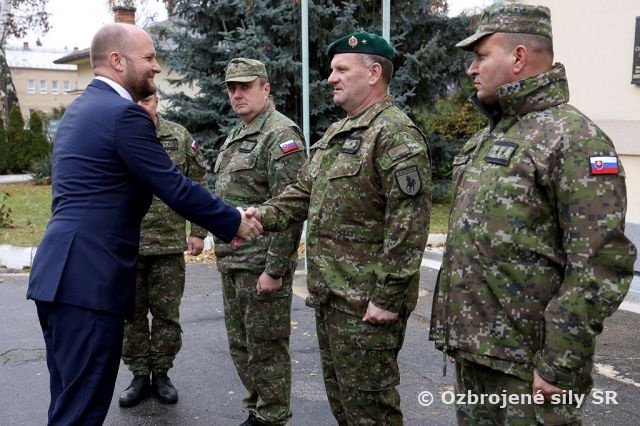 Minister obrany SR Jaroslav Naď v posádke Topoľčany
