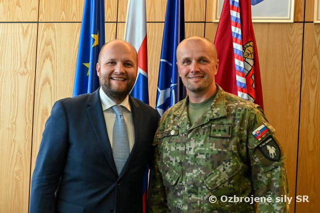 Rotmajster Miroslav Staník bol prvým hosťom na pilotnom projekte ministerstva obrany