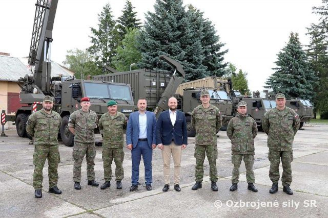 Minister obrany navštívil podriadené útvary brigády bojového zabezpečenia