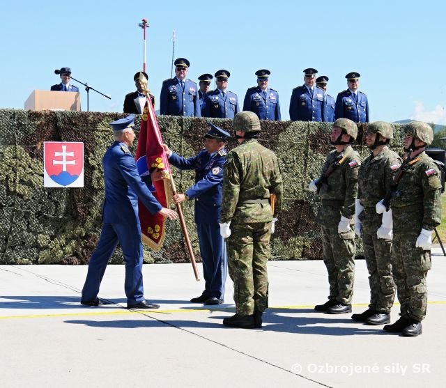 V taktickom krídle Sliač sa uskutočnil slávnostný akt prevzatia funkcie veliteľa útvaru