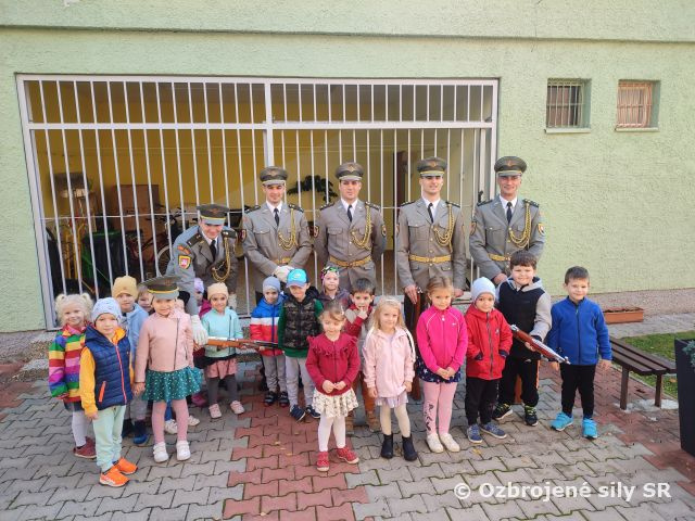 Prezentácia Čestnej stráže OS SR a Vojenskej hudby OS SR v Senci