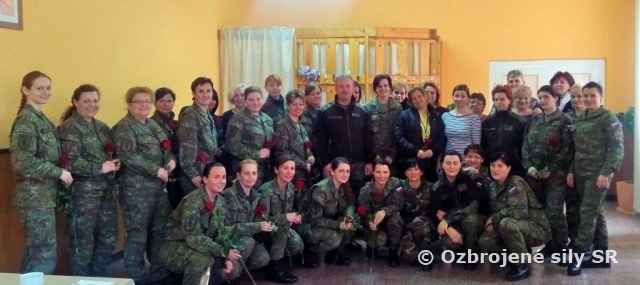 Poďakovanie príslušníčkam práporu rchbo