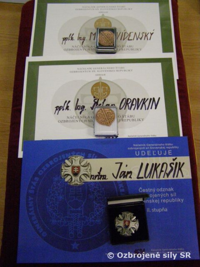 Odovzdanie vojenských ocenení profesionálnym vojakom