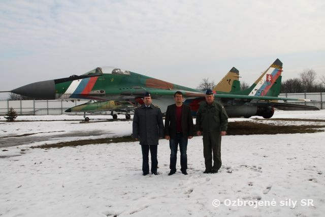 Štátny tajomník MO SR navštívil Taktické krídlo Sliač