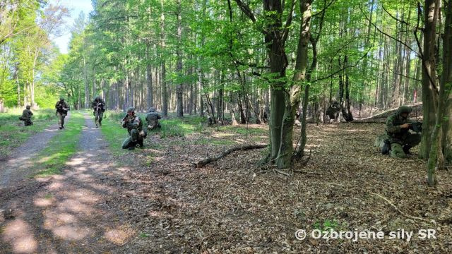 Prápor podpory velenia na intenzívnom výcviku