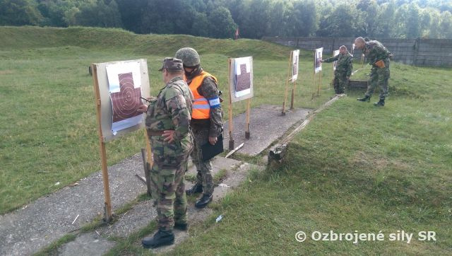 Prápor podpory velenia hádzal granáty