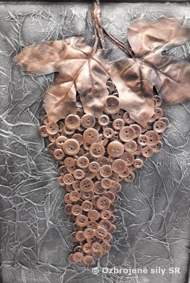 Výstavu členiek krúžku ručných prác - technika mixed media