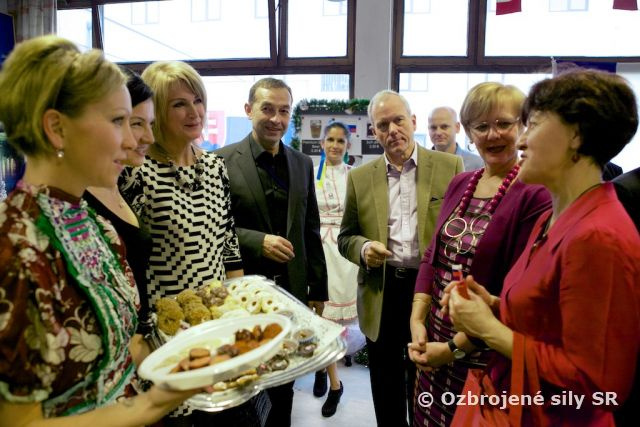 NATO ako ho možno nepoznáte: so srdcom pre ľudí v núdzi