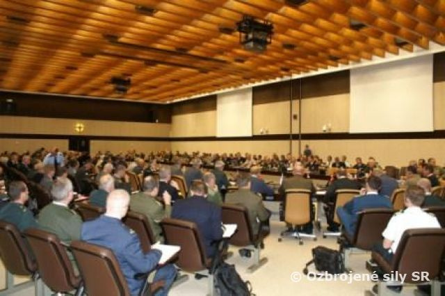 Zasadanie Vojenského výboru NATO na úrovní náčelníkov generálnych štábov vo formáte ISAF