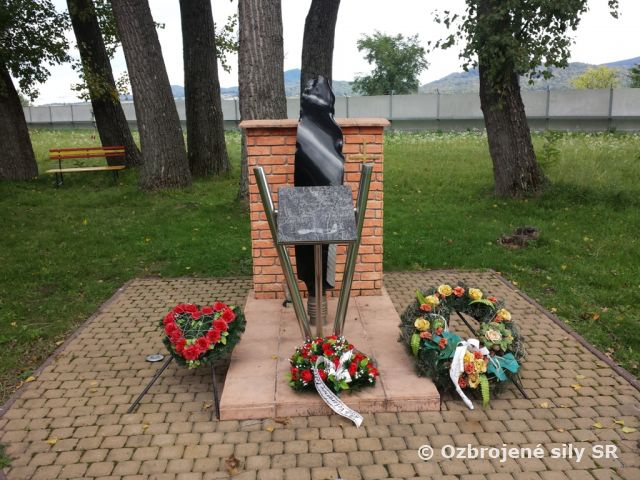 Spomienka na tragicky zosnulých pilotov v predvečer Dňa letectva