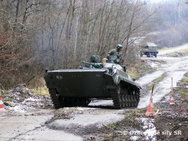 Vedenie bojových vozidiel vodičmi špeciálneho vozidla