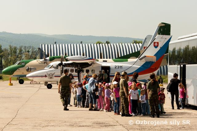 Škôlkári na letisku Kuchyňa