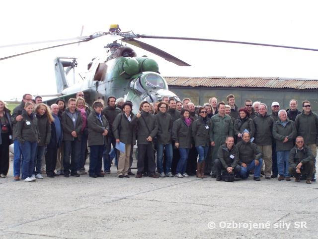 ŠTYRIDSAŤ SEDEM NOVINÁROV NA NÁVŠTEVE KRÍDLA V PREŠOVE