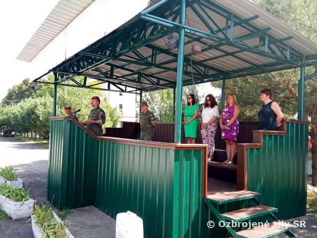 Slávnostný nástup 52. výsadkového práporu k 78. výročiu SNP