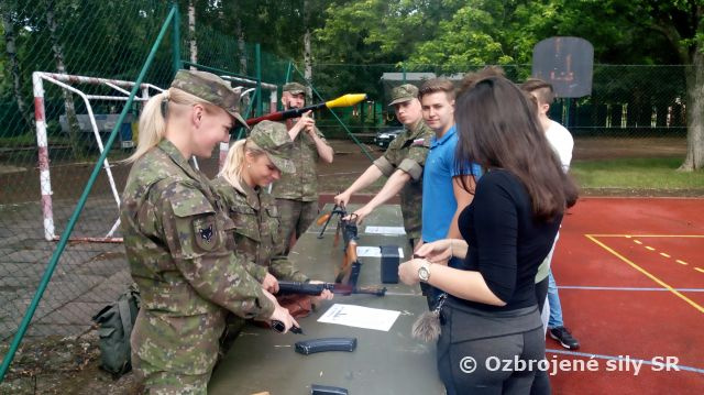 Príprava obyvateľstva na obranu štátu so študentmi gymnázia v Trebišove