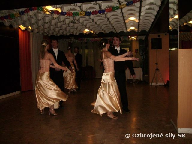 Posádkový ples veliteľa