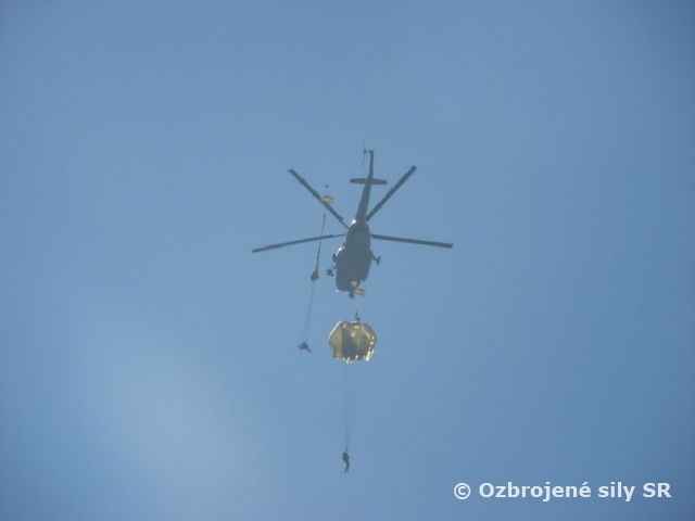 VÝCVIK ZÁCHRANÁROV NA VODNEJ HLADINE