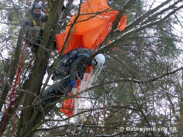 DVAJA PILOTI SA KATAPULTOVALI
